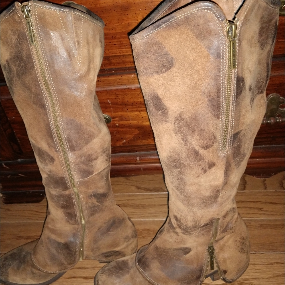 Donald J Pliner Devi 2 suede boots size 8.5 M